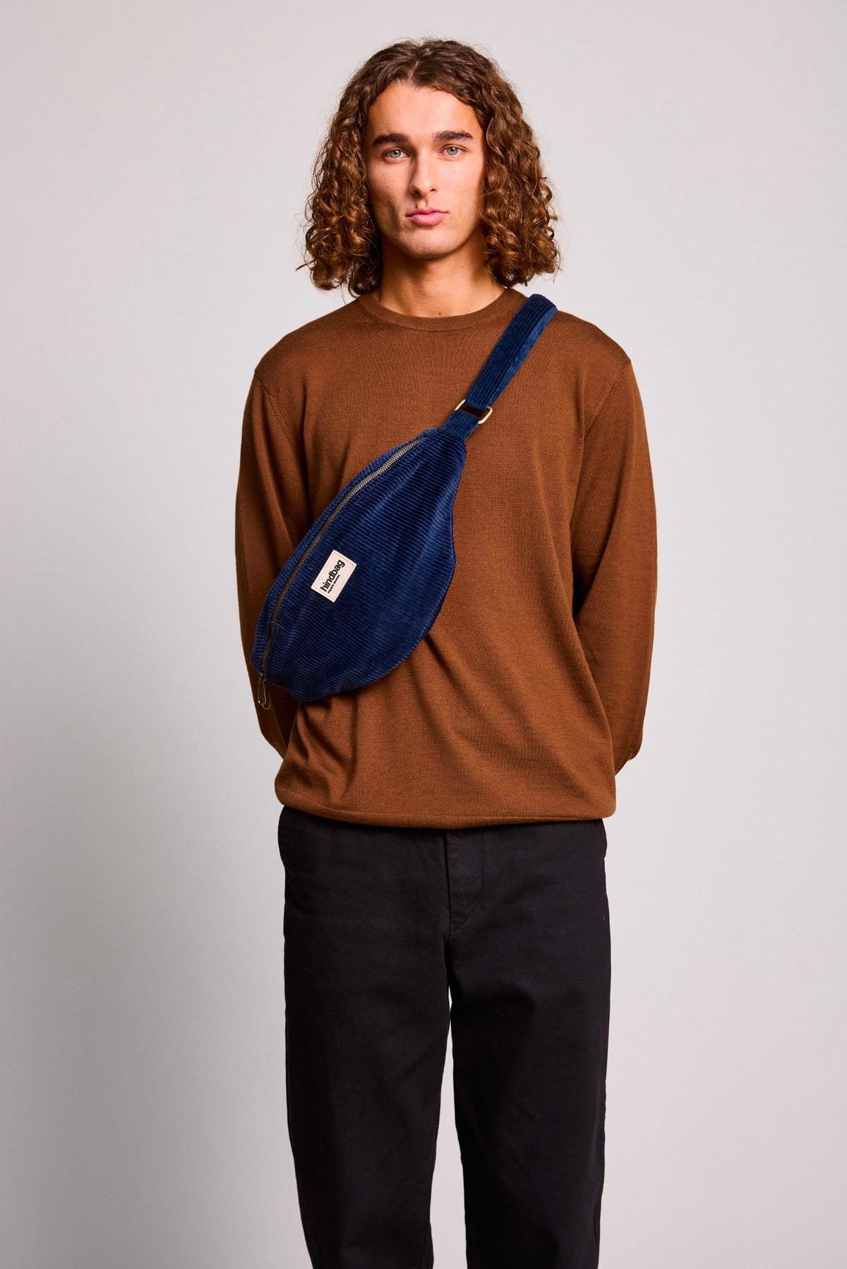 L Sasha fanny pack in navy corduroy