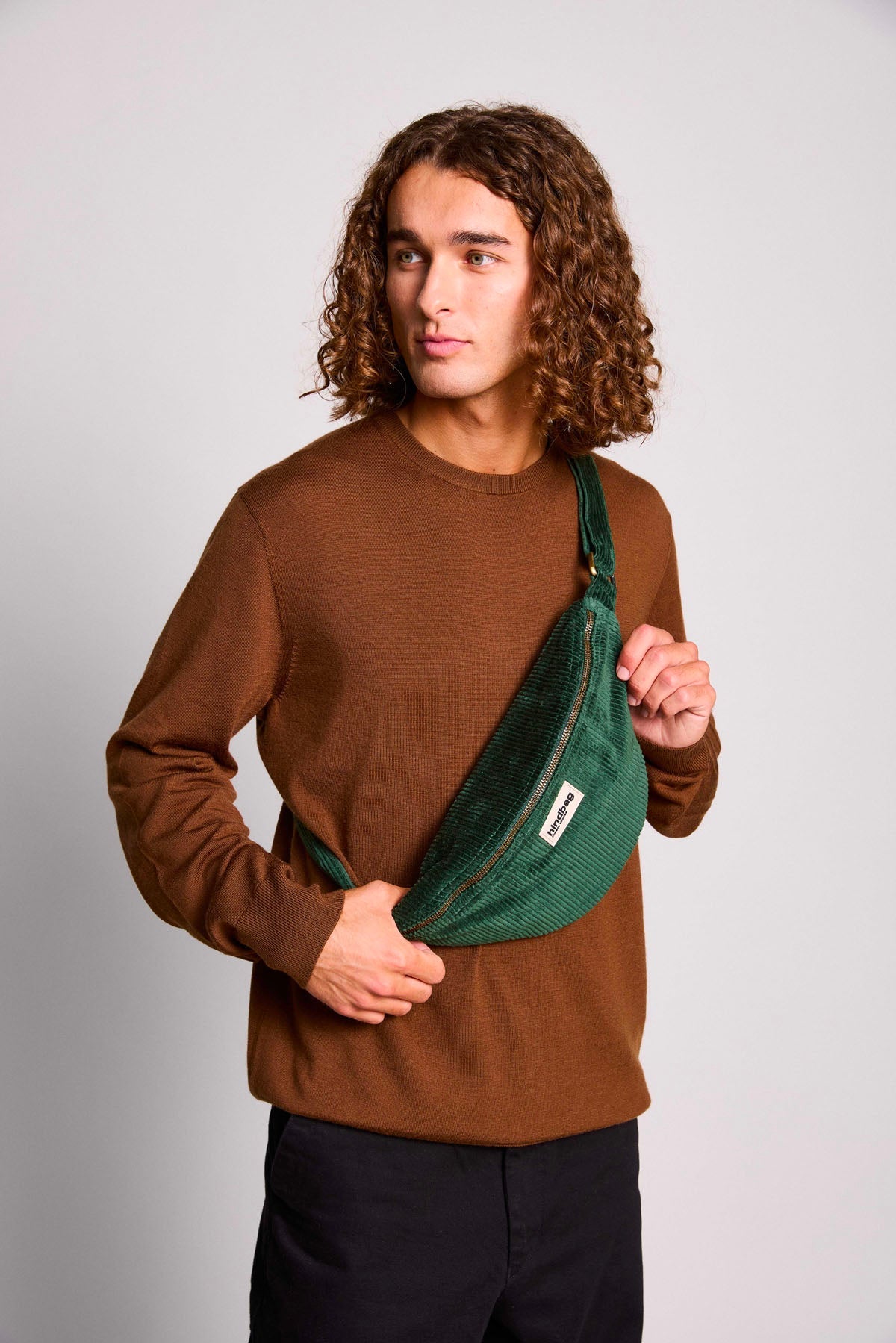 L Sasha fanny pack in pine green corduroy