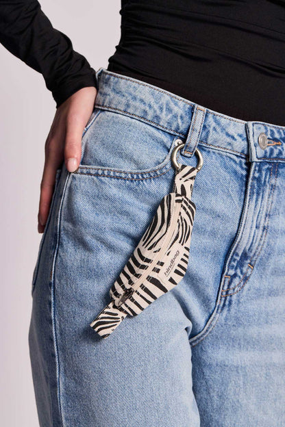 Côme Banana Keychain Ecru Zebra