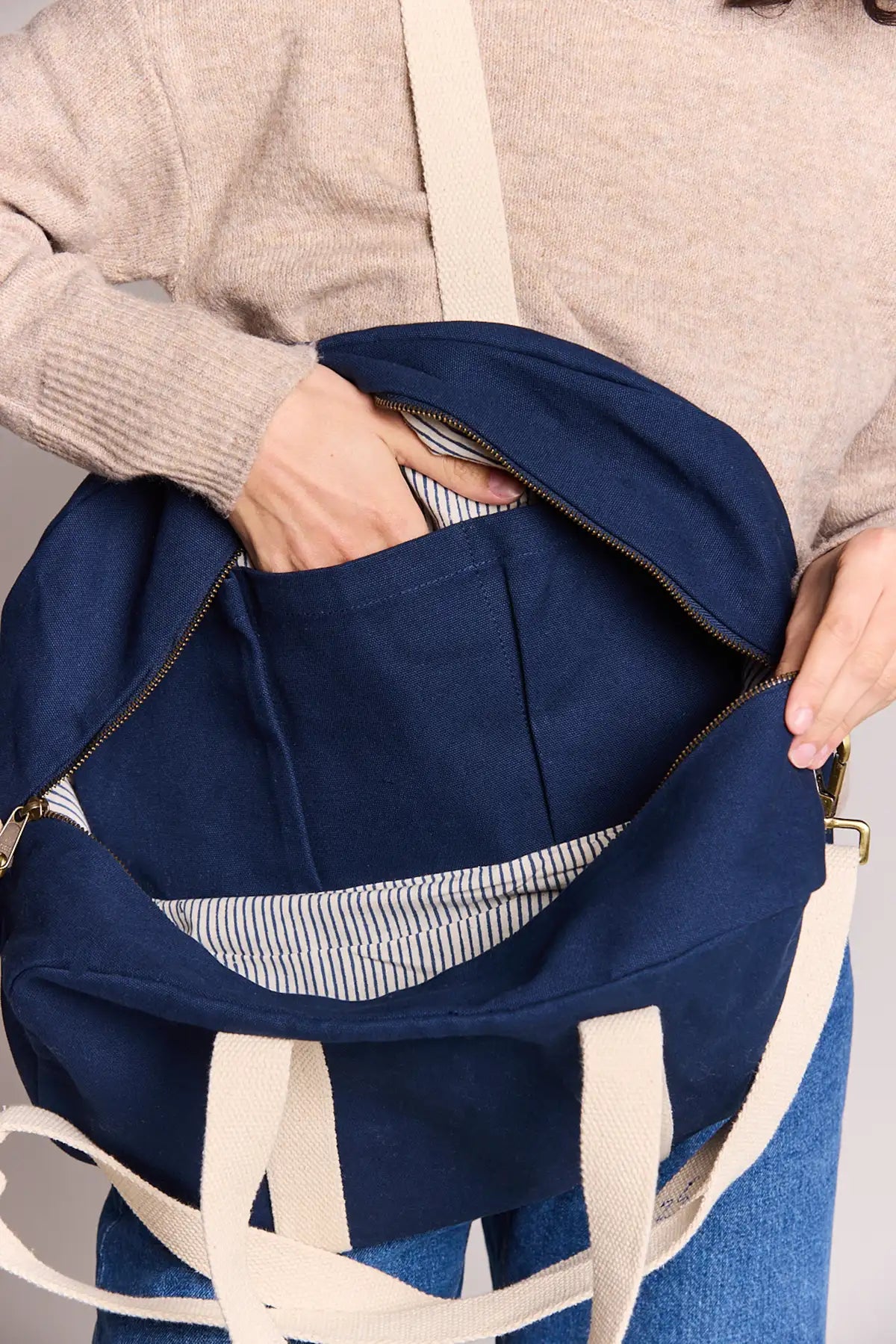 Charlie Navy bowling bag
