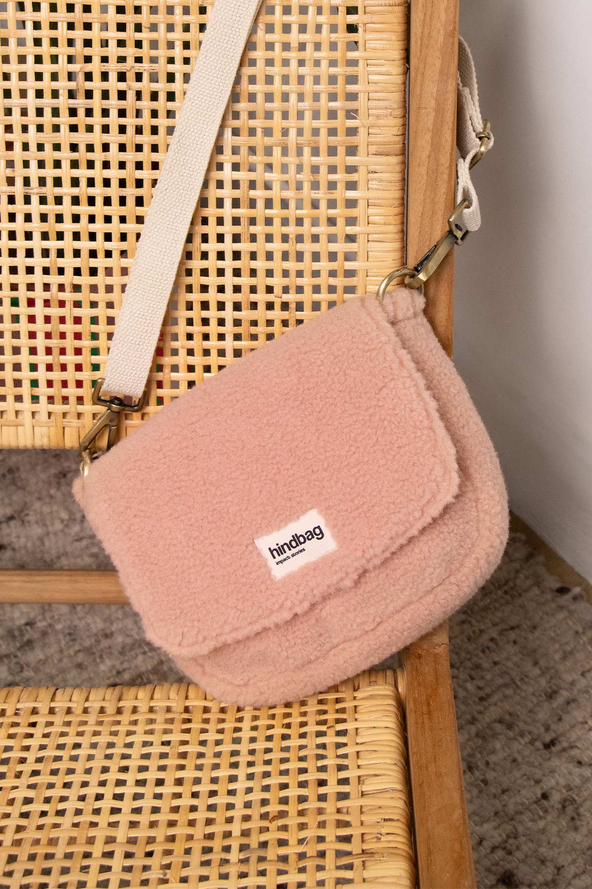 Teddy Crossbody Handbag in Powder Pink