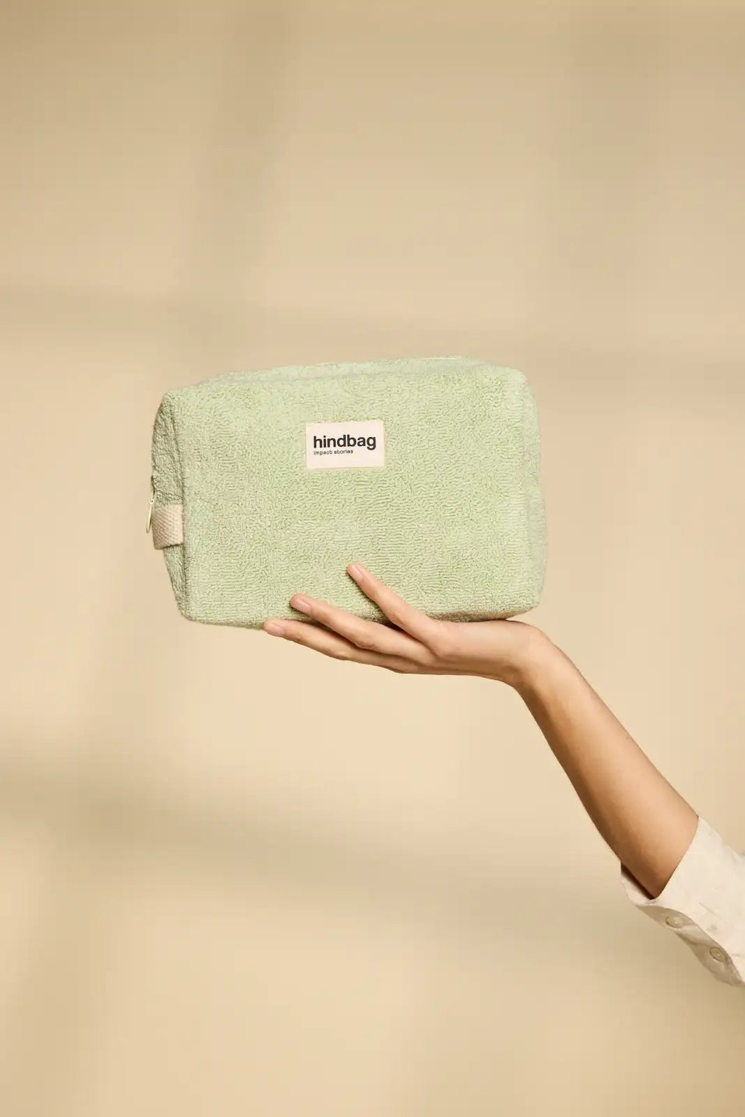 Léon Terry toiletry bag in almond green